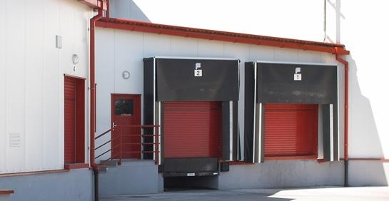 Průmyslová rolovací vrata Minirol Průmyslová rolovací vrata MINIROL jsou využívána k uzavření výrobních hal, továren, skladů a dalších objektů s požadavkem na vysokou průjezdní výšku otvoru.