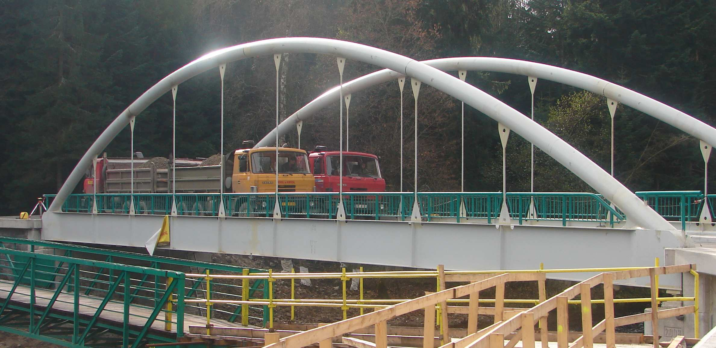 Obloukový most s dolní mostovkou reálných