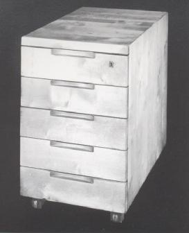 Vliv bauhausovských teorií nedopadal v oboru nábytkářství pouze na konstrukce židlí. Gropius usiloval o standardizaci a sériovou výrobu všech nábytkových typů.