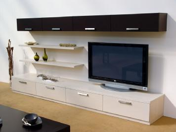: produkce Rutal, veletrh nábytku ve Vídni, 2007 v celé šíři od čistě černé a bílé až po výrazné dýhové sesazenky. Nově se uplatňuje i dekor na předních plochách nábytku.