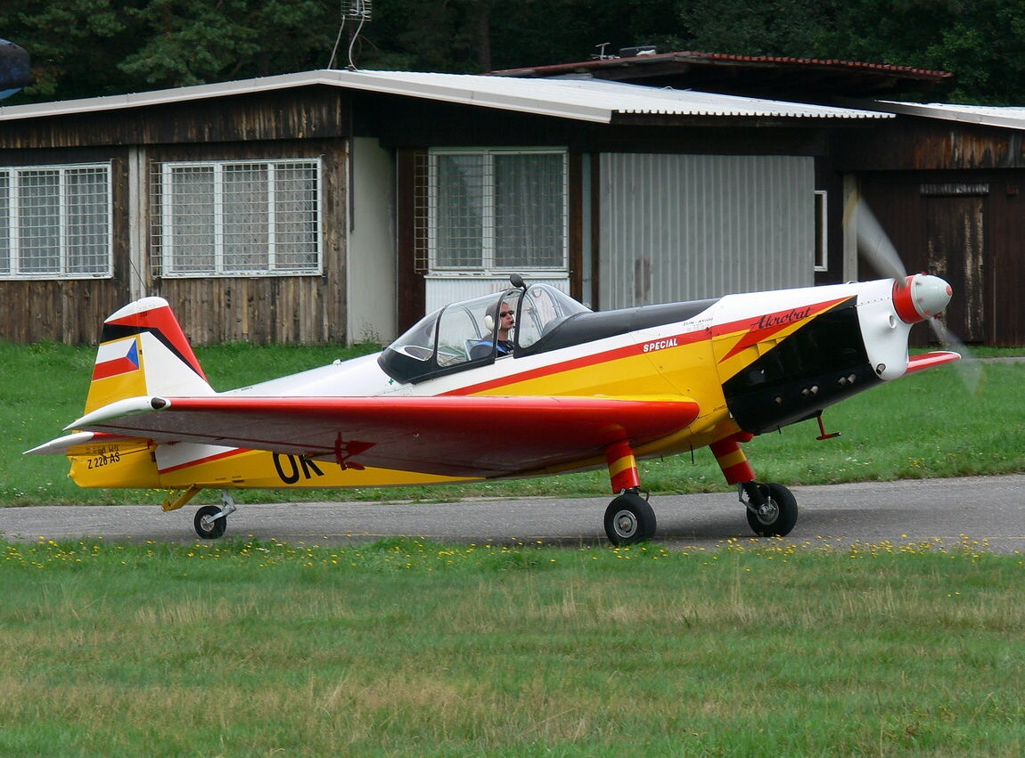 Obr. 4 Z 226 AS Z 226 M je modernizovanou verzí modelu Z 226 T nebo B (typový certifikát nerozlišuje již letouny s