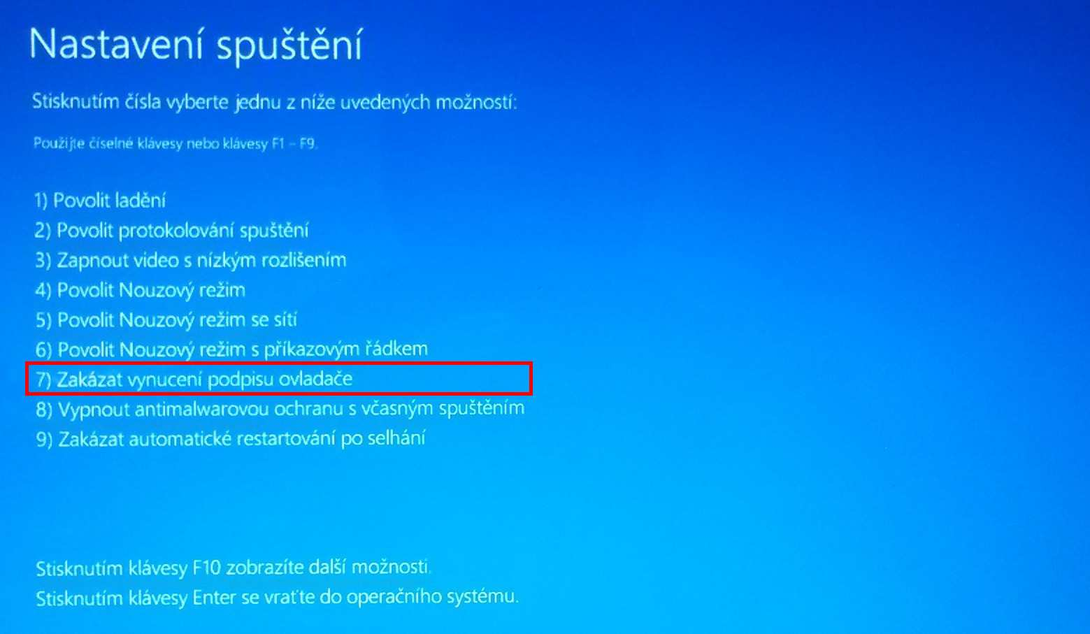 7) V další nabídce zvolte možnost 7) stiskem funkční klávesy [F7]. 8) Po restartu pokračujte instalací ovladače.