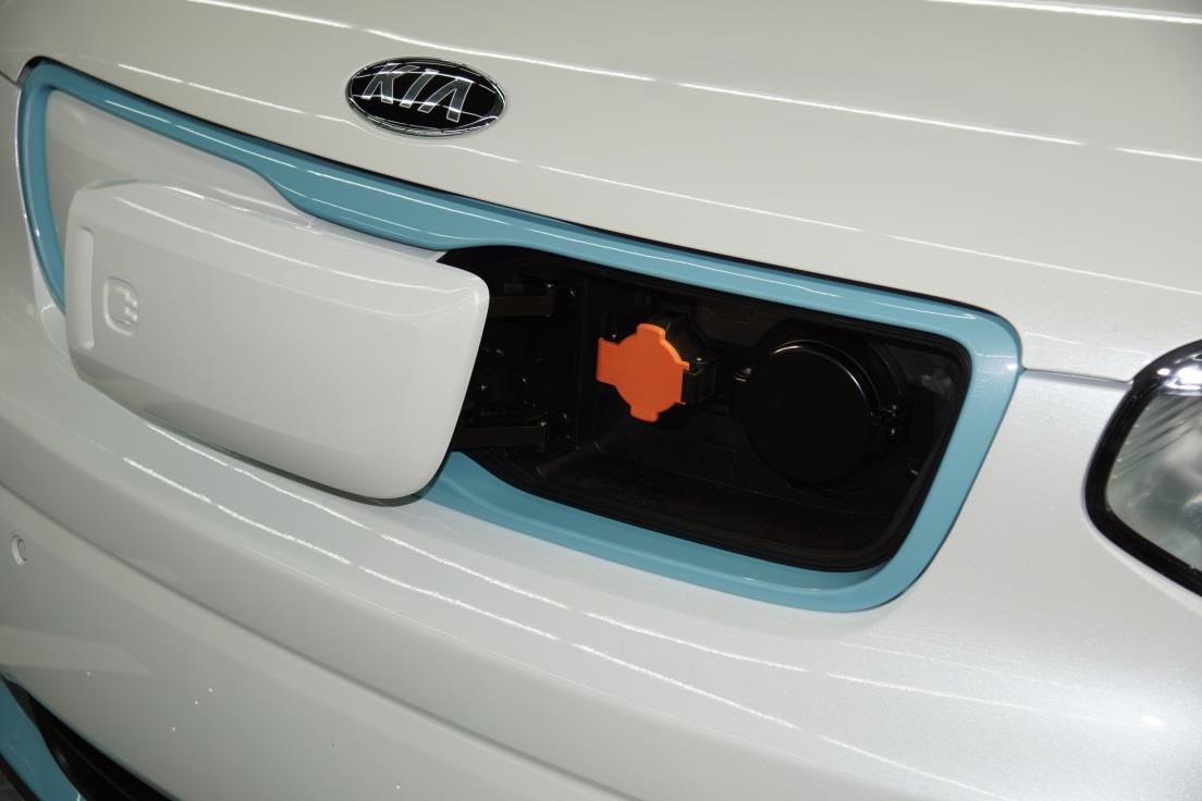 Identifikace elektromobilu Soul 5 Nabíjecí port Nabíjecí port