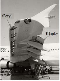 Obr. 3-3: Sloty a klapky na letounu A300 Profily vybavené sloty na náběžných hranách mají vyšší hodnoty maximálního součinitele vztlaku C Lmax, ale také vyvozují nežádoucí odpor.