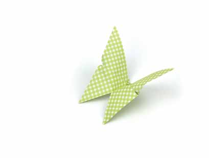 Skládaný motýlek 3 Kč origami papír (najdete na e-shopu v sekci Výtvarné