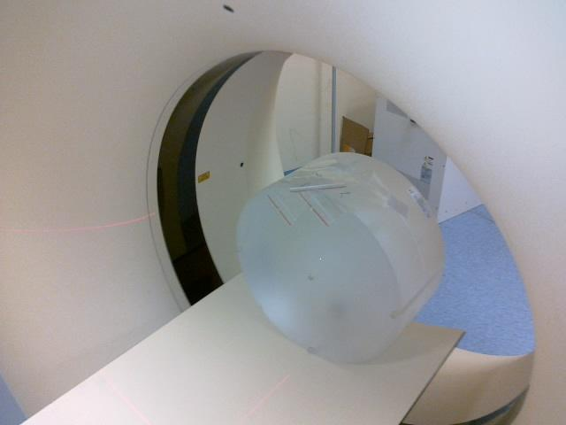 s pořadovými čísli 7, 8, 9. Ty jsme ozářili první hodnotou (120kV, 500mAs) a poslední sérii 10, 11, 12 jsme ozářili druhou hodnotou (140kV, 400mAs). Obrázek č.