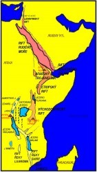 systém riftů, tektonických zlomů Afarský trojúhelník (Afars triangle) rifty Rudého moře a Adenského zálivu (2 cm za rok) s Etiopskou příkopovou propadlinou