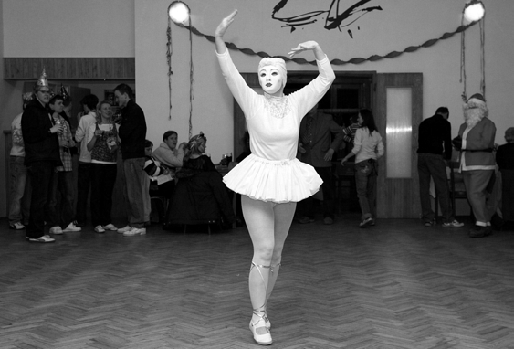 Přerovský zpravodaj 2_2008 3 Fotografie: Josef Gregárek Maškarní ples TJ Sokol Přerov n. L. uspořádal dne 23. února 2008 maškarní ples, kterým se pro letošní rok ukončila plesová sezóna v naší obci.