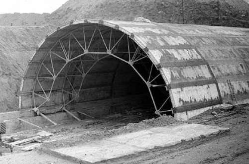 Přesypávané tenkostěnné tunely z ocelových