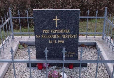 NEHODY A MIMORIADNE UDALOSTI V ŽELEZNIČNEJ DOPRAVE Martin Čižlák, Zdeněk Dvořák 1 Anotácia: Doprava je odvetvím s najväčším výskytom nehôd a pracovných úrazov.