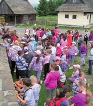 Inšpirovaná bola pozitívnym prijímaním podobného projektu školy v prírode pre žiakov základných škôl.