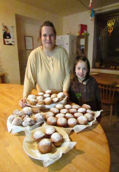 Máme také velký dvůr, zahradu, i pole. Patří k nám i sousední statek, který se jmenuje Svobodný statek na soutoku.