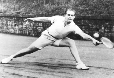 které nosil následkem zranění z hokeje. Jako jediný vyhrál s brýlemi Wimbledon (Český tenis 2015: online). Grandslamová finále (3-5): Tabulka č.