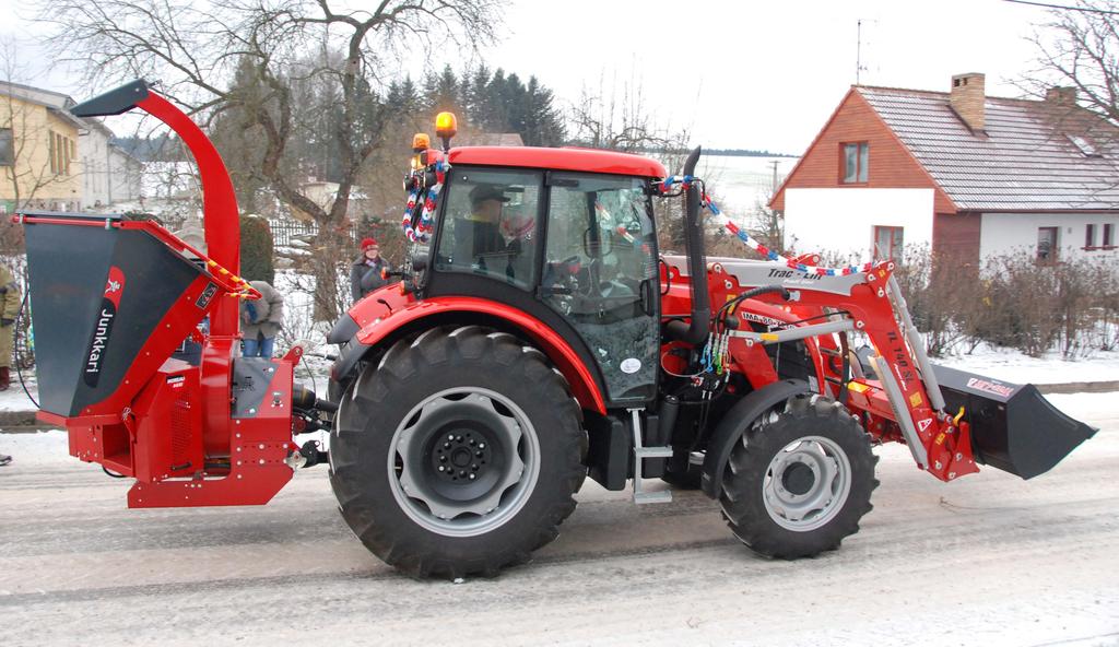 Traktor Zetor Proxima 80 s čelním nakladačem, r.v. 2014, jméno Šimon, motor - vznětový přeplňovaný řadový čtyřválec vodou chlazený, výkon 56 kw.