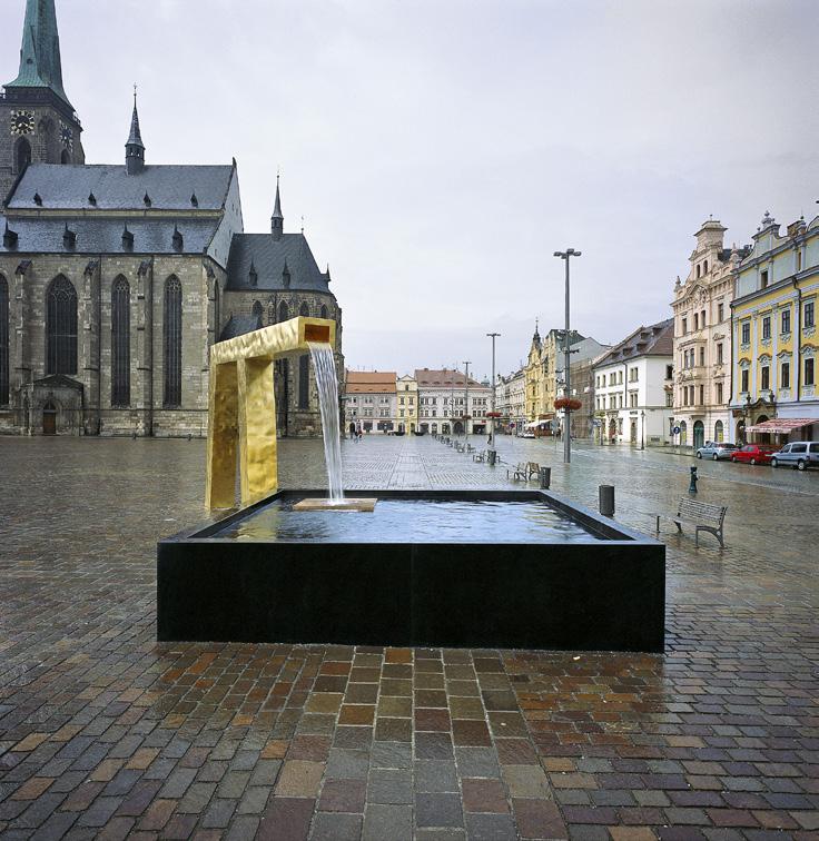 Foto: Vasil Stanko Ondřej Císler: Tři kašny na náměstí Republiky v Plzni, 2010, architektonicko-výtvarná soutěž 2004 Heraldické figury