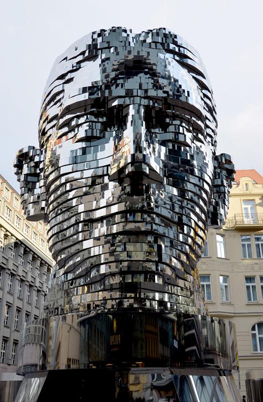 David Černý Franz Kafka, Malé náměstí u komplexu Quadrio, Praha, 2014 Jak se s výtvarným dílem ve veřejném prostoru dokáže vypořádat development?