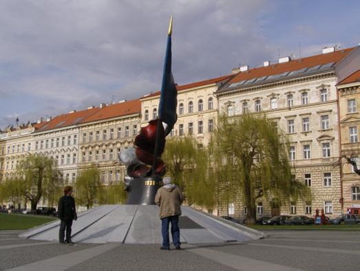 Volba umístění musí dále zohlednit i přítomnost dalších výtvarných děl / památníků v okolí.