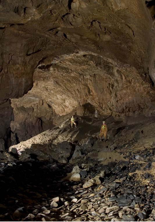 Chodba pokračuje 35 m jižním směrem, poté se lomí doleva na východ a po 10 m se otvírá největší dómovitá prostora celého koridoru.