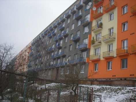 ZNALECKÝ POSUDEK číslo 58/2010 Odhad obvyklé ceny nemovitosti (předmětu nedobrovolné dražby) EURODRAŽBY.CZ a.s. NEMOVITOST: Bytová jednotka, Byt 2+1 Adresa nemovitosti: Komenského 318 / 9, Adamov Katastrální údaje : Kraj Jihomoravský, okres Blansko, obec Adamov, k.