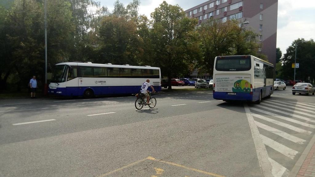 Obrázek 5 zobrazuje letecký snímek současného stavu autobusového stanoviště.