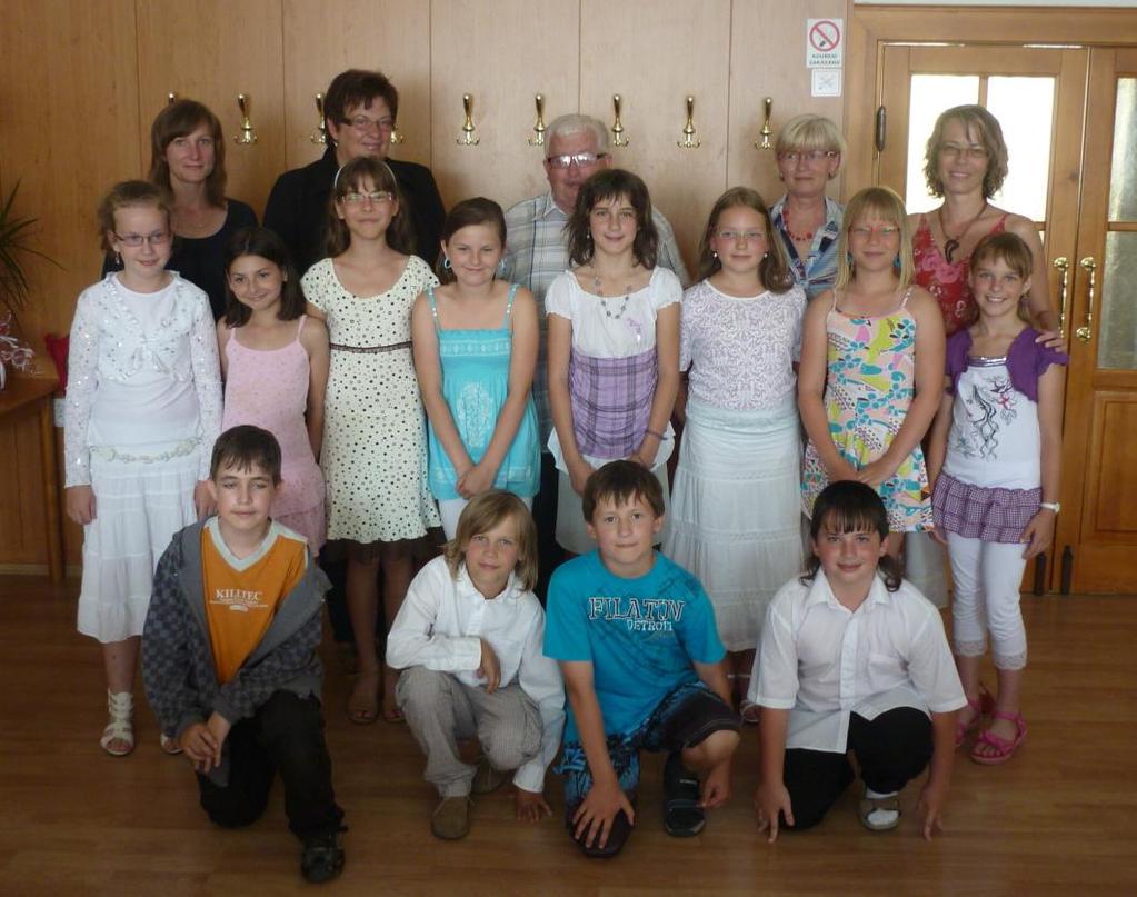 ZÁKLADNÍ ŠKOLA A MATEŘSKÁ ŠKOLA ROZLOUČENÍ S ŽÁKY 4. ROČNÍKU ZŠ Ve čtvrtek 16. 6. 2011 proběhlo tradiční, v pořadí již páté, rozloučení se žáky 4.