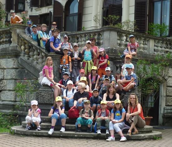 Vážený pane starosto, vážené paní učitelky, milí rodiče a spolužáci, je to jako včera, kdy jsme poprvé usedli do školních lavic v naší malé, ale krásné škole jako nedočkaví prvňáčci.