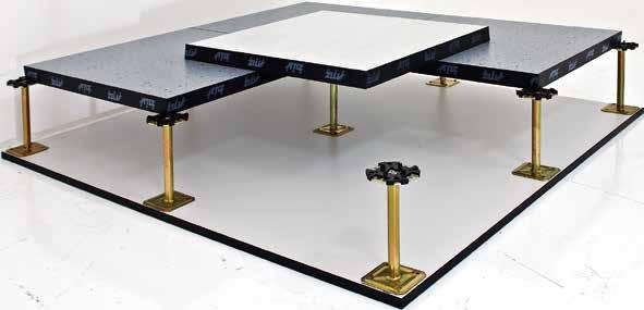 Zdvojená podlaha je tvořena nášlapnými deskami formátu 600 x 600 mm ze speciální dřevotřísky o vysoké objemové hmotnosti a