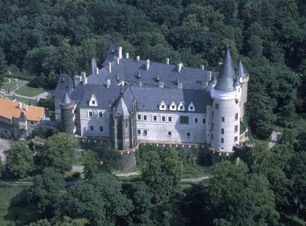 5.3 Turistické atraktivity v okolí Zámek Žleby Původně gotický strážní hrad ze 13. stol. byl v 17. stol. přestavěn na renesanční zámek.