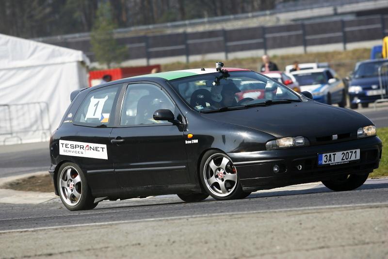 driving cupu vstup darma a mohou se dostat na všechny tribuny v areálu. A diváci se nenudili ani při posledním ávodu MOGUL driving cupu, který se uskutečnil v sobotu 29. břena 2014.