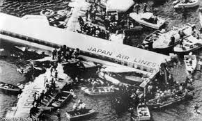 Japan Airlines, let 350, 9. 2. 1982 DC-8-61, 166 PAX + 8 čl. posádky 24 osob Kapitán bezprostředně po vzletu zapl reverz 2. a 3.