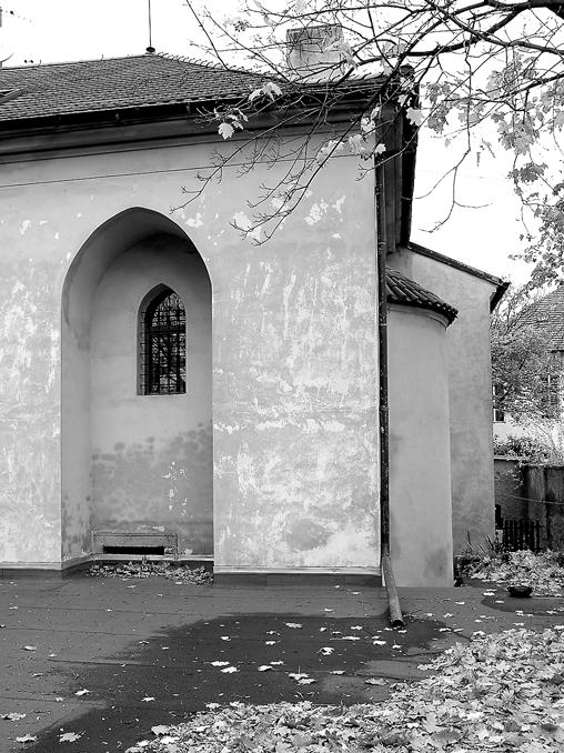 H. Soukupová - k problematice Vy ehradu Obr. 22: Vyšehrad, kaple sv. Vavřince, severní loď a apsida zachované v děkanském domě, kolem 1085 (foto H. Hamplová, 2005). bývala M.