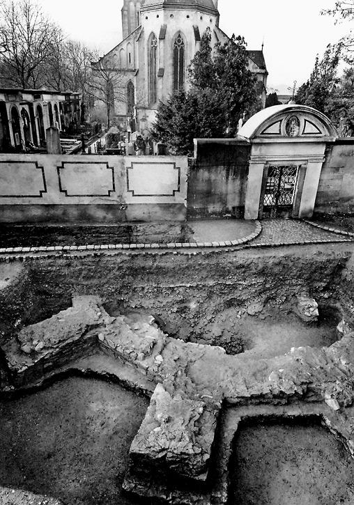H. Soukupová - k problematice Vy ehradu Obr. 28: Vyšehrad, chrám sv. Petra a Pavla, polygonální závěr z let 1318 až 1328 (převzato z: B. Nechvátal, 1973, o. c. v pozn. 30). o němž D. Čumlivski a Z.