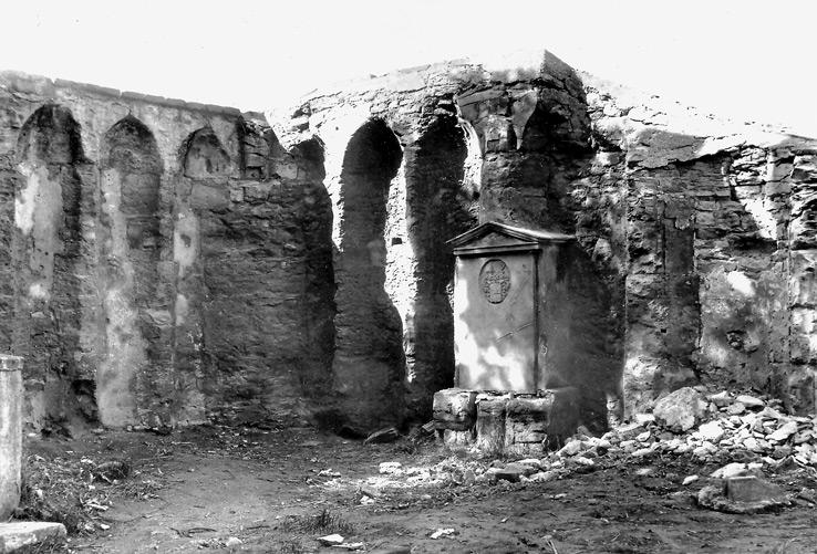 H. Soukupová - k problematice Vy ehradu Obr. 48: Vyšehrad, chrám sv. Petra a Pavla, torzo předpokládané kaple Vzkříšení Páně na fotografii J.