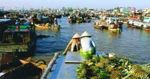 Odpoledne pak pojedeme do starobylého města HOI AN přes PRŮSMYK HAI VAN, odkud je nádherný výhled, patřící mezi nejkrásnější ve Vietnamu vůbec. Nocleh v Hoi An., 15.den středa 30.