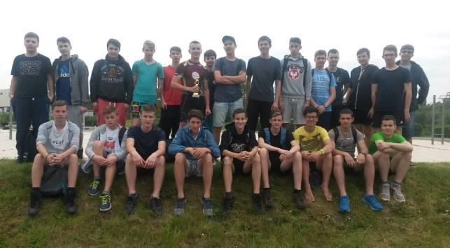 obsadil první místo Jindřich Fiala, taktéž žák 2. B, který měl ještě k tomu v nohách svůj úsek štafety. Maratónci opět vítězní Dne 27. 4.