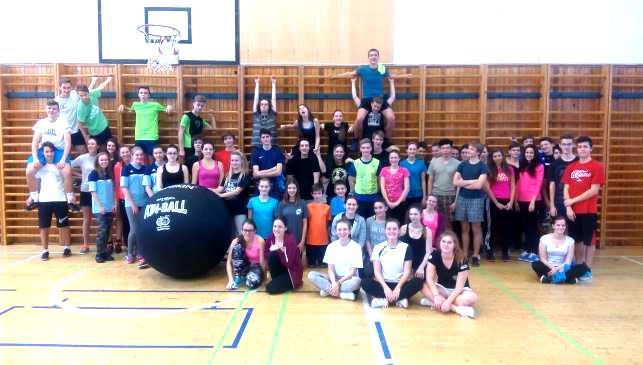 tercie B Školní turnaj v kinballu V prosinci jsme uspořádali kinballový turnaj pro studenty tercií až oktáv.