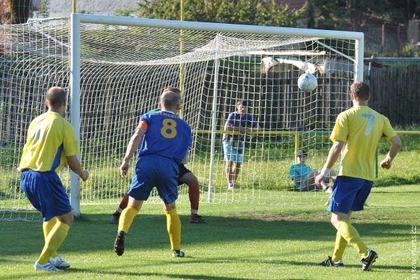 TABULKA STŘELCŮ ke dni 27.10.2011 Jméno Oddíl Počet 1.Suchý Miroslav Bechlín 12 2.Tuček Pavel Předonín 9 3.Červinka Jakub Předonín 8 4.Udatný Ctirad Lukavec 8 5.Janouš Roman Travčice 7 6.