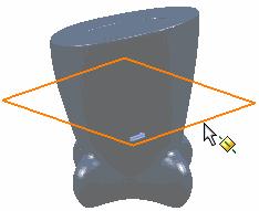 Kapitola 14 Součásti SolidWorks Office Premium ScanTo3D Všeobecné Slučování sítí a odstraňování přesahů ScanTo3D dokáže vytvořit jednu platnou sít sloučením sítí a odstraněním přesahů.