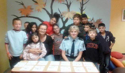 . - besedy s Policií ČR pravidelné besedy ve třídách Beseda s prap. Krylovou - výchovně vzdělávací programy Záchranného kruhu ve Světě záchranářů K.
