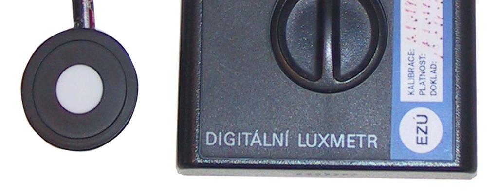 Vzhledem k tomu, že se v průběhu využívání luxmetrů mohou jejich parametry, zejména vlastnosti fotočlánků, měnit, je zapotřebí luxmetry pravidelně kalibrovat prostřednictvím pověřeného pracoviště