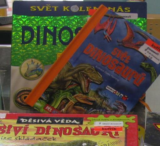 KUFŘÍK Č. 3 - DINOSAUŘI 1. DINOSAUŘI SVĚT KOLEM NÁS 149,- Kč 2. SADA DINOSAURŮ HRAČKY 5 ks 200,- Kč 3. PEXESO 46,- Kč 4. SKLÁDAČKA DINOSAURA 129,- Kč 5. SVĚT DINOSAURŮ 3 D 229,- Kč 6.