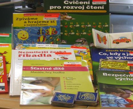 KUFŘÍK Č. 7 PODMOŘSKÝ SVĚT 1. RAZÍTKA 5 KS 139,- Kč 2. MOŘSKÁ ZVÍŘÁTKA 9 KS 36,- Kč 3. DELFÍNI KNÍŽEČKA 39,- Kč 4. KOUZELNÁ CHOBOTNICE KREJZY, Vostrá Alena 169,- Kč 5.