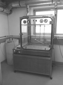 Krok 2: Zatížení vlhkou sirnou atmosférou Tento test slouží pro vyhodnocení odolnosti zkoušených materiál nebo p edm t proti kondenzované vlhkosti s obsahem oxidu si i itého [7]. Obr.