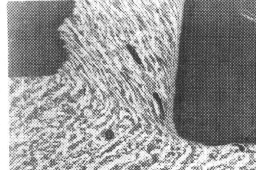 M N Δx str 1 1' O Obr. 1.15 Schematické znázornění některých parametrů v zóně řezání [13] Δx str h c h Interpretace kinematických poměrů Úhel primární a sekundární plastické v třísce [18] deformace [15] Obr.