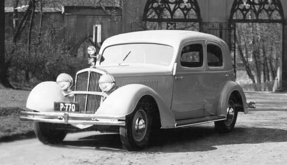 Počátkem dubna 1934 měla na pražském autosalonu premiéru Škoda 637 s páteřovým rámem, nezávislým zavěšením všech čtyř kol a dvoulitrovým šestiválcovým motorem.