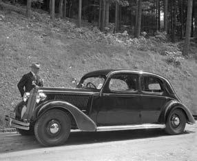 Podle údajů výrobce vůz spotřeboval průměrně 16 až 17 l lihobenzinové směsi na 100 km, palivová nádrž o objemu 50 l umístěná vpředu, u dělicí stěny motorového prostoru, tedy vystačila zhruba na 300