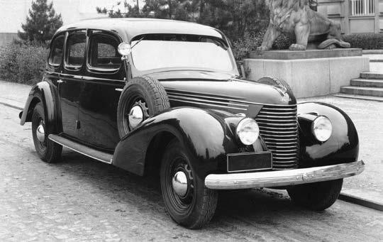 Od poloviny třicátých let minulého století reprezentovala značku Škoda ucelená, konstrukčně i stylisticky provázaná řada osobních automobilů zvučných jmen.