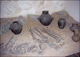 Kultura se šňůrovou keramikou (ŠK) Pozdní eneolit sídliště - pouze náznaky (Palonín, Olomouc - Slavonín) - známe např. ze Švýcarska (chybí pohř.