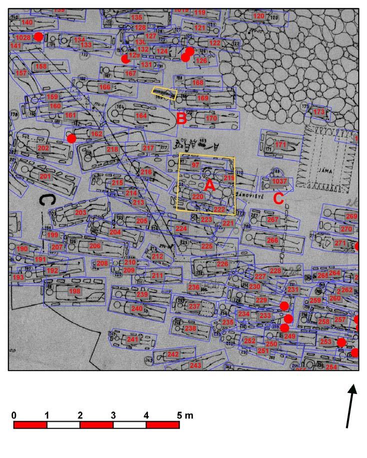 Obr. 3. Rekonstrukce nálezové situace s využitím geografického informačního systému GeoMedia. Podkladem je snímek plánu pohřebiště na Loretánském nám.