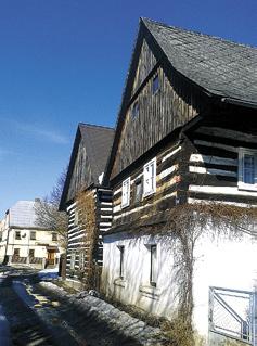 V té době bylo toto území (stejně jako Čechy) součástí Rakousko-Uherska. Emilie se narodila v Počeplicích u Štětí v rodině Franze Köchera.